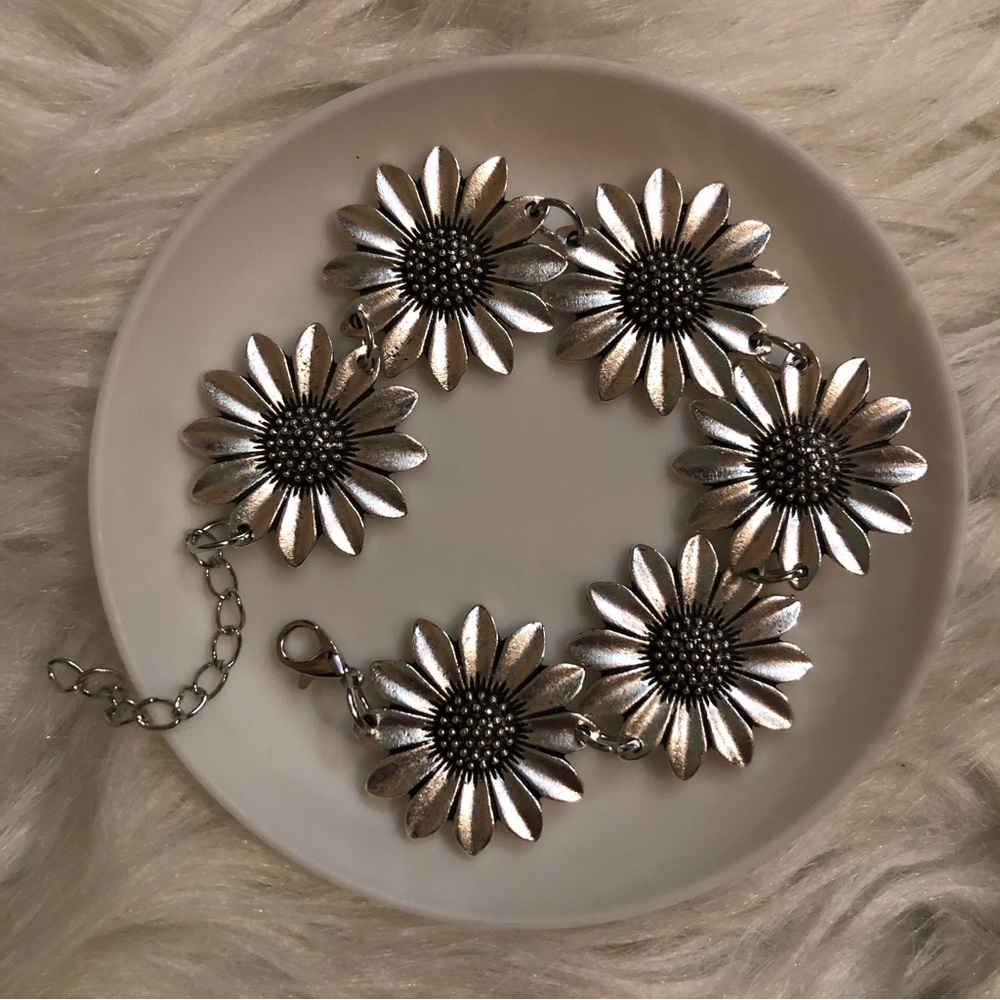 Faux silver sunflower adjustable bracelet